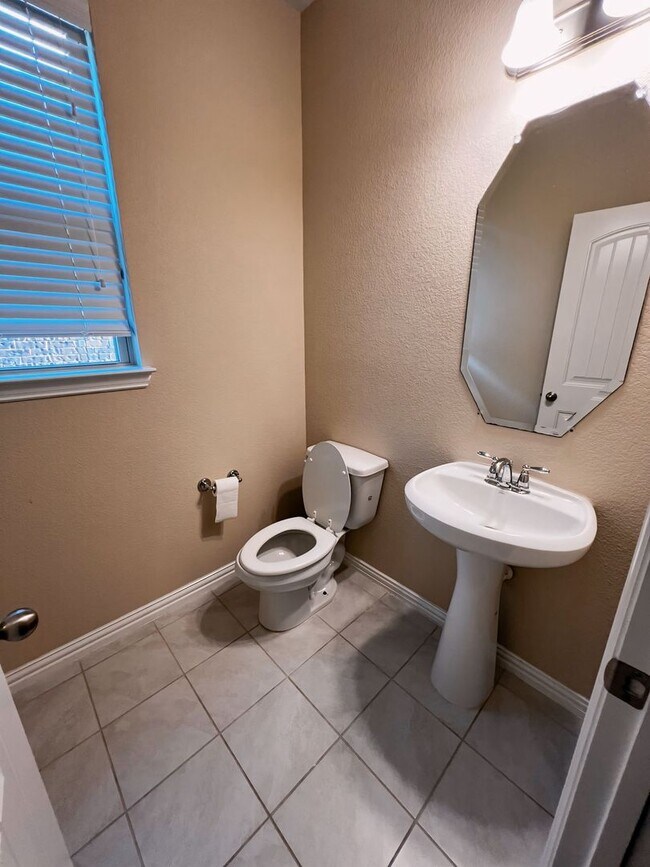 Building Photo - 4525 Conrad Ave