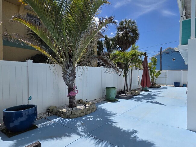 Building Photo - Downtown Gulfport - The Pineapple House