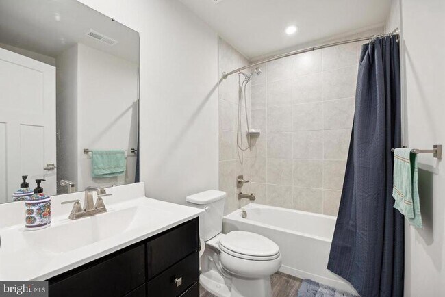 Building Photo - 6070 Fallfish Ct