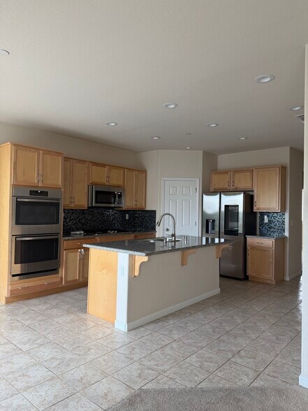 Kitchen - 319 E Liverno Ave