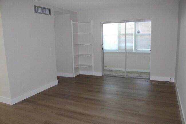 Building Photo - 1720 Funston St