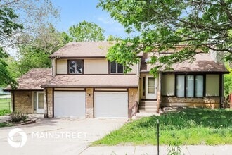 Building Photo - 5804 NW Klamm Dr