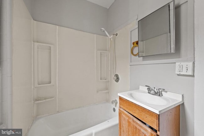 Building Photo - 225 N Luzerne Ave