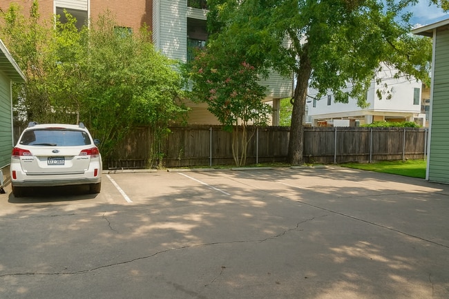 Building Photo - 110 E 30th St