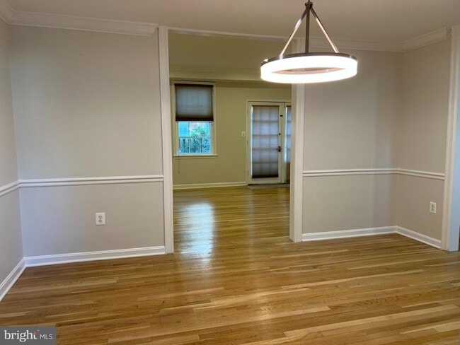 Building Photo - 6683 McLean Dr