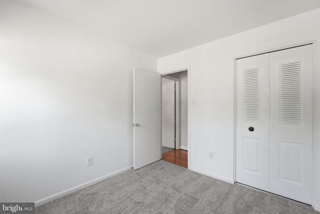 Building Photo - 8609 Woodview Dr