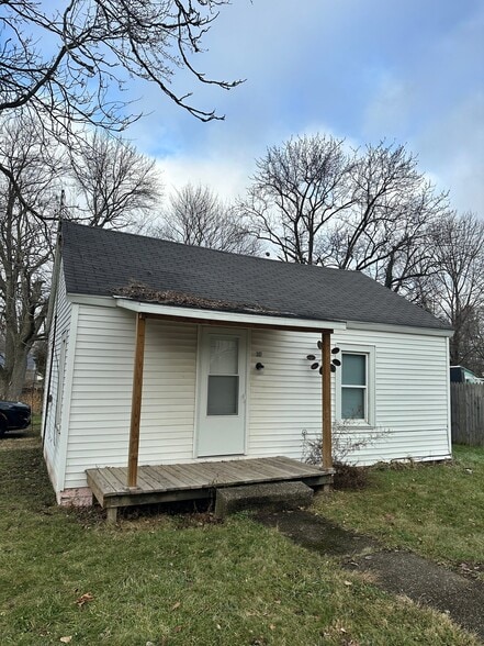 Building Photo - 317 E Oakridge Ave