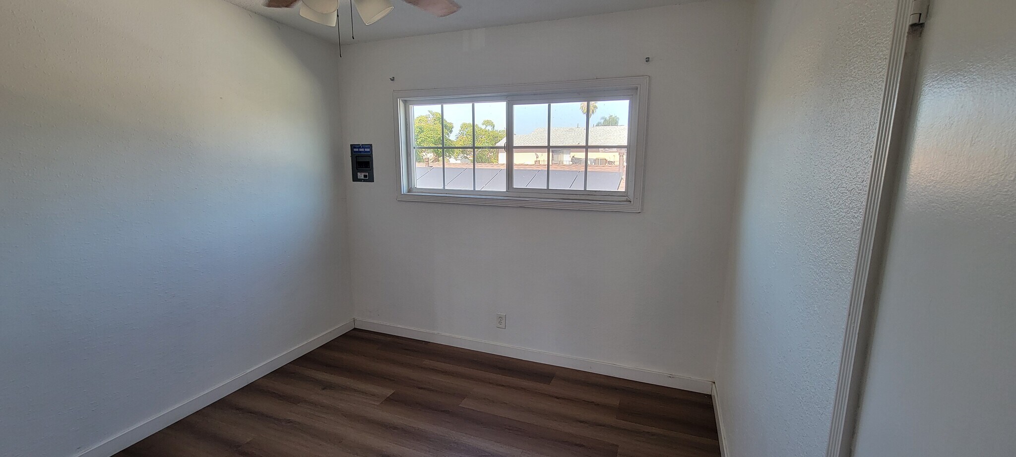 Building Photo - 400 E Hullett St