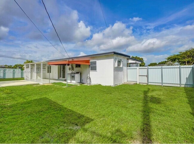 Building Photo - 9494 SW 39th St