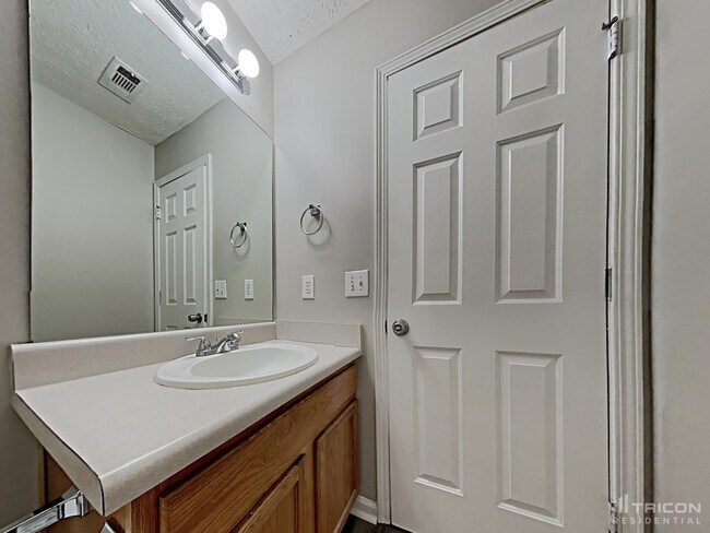 Building Photo - 1217 Andrews Dr