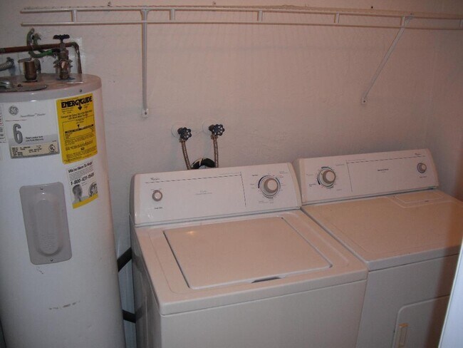 Building Photo - 630 SW 7th Ave