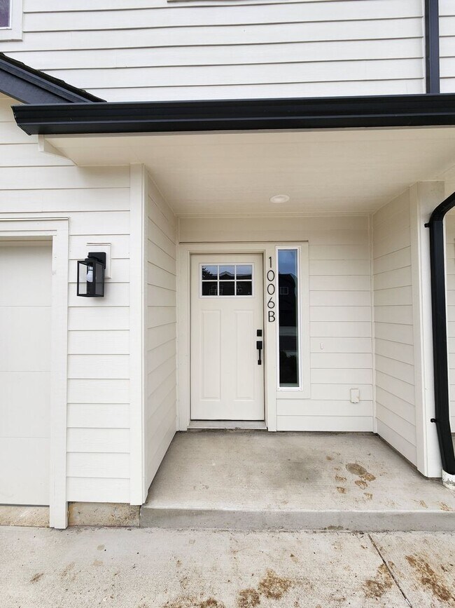 Building Photo - 1006 Peach Rd