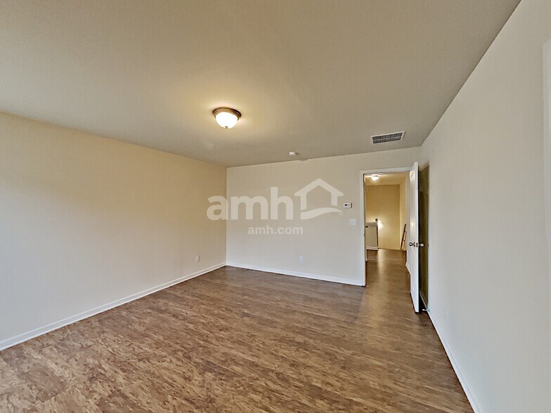 Building Photo - 3506 Mica Cir SE