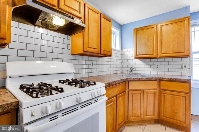 Building Photo - 1528 Church St