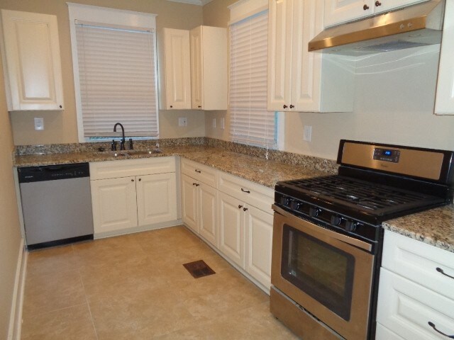 Building Photo - 1921 Evelyn Ave