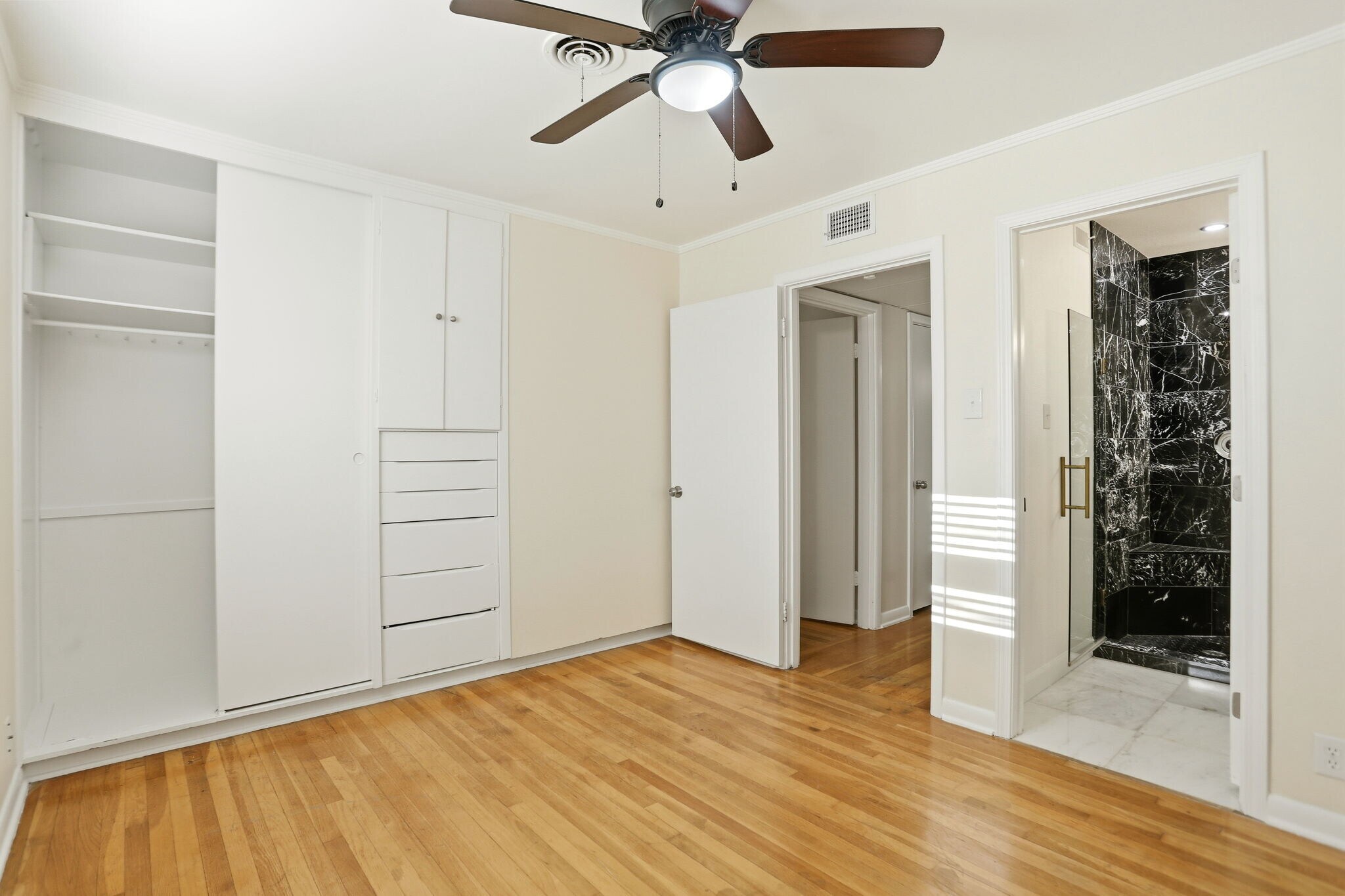 Building Photo - 518 Brightwood Pl