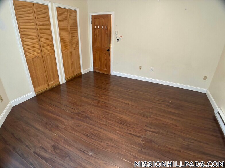 Building Photo - 739 Parker St