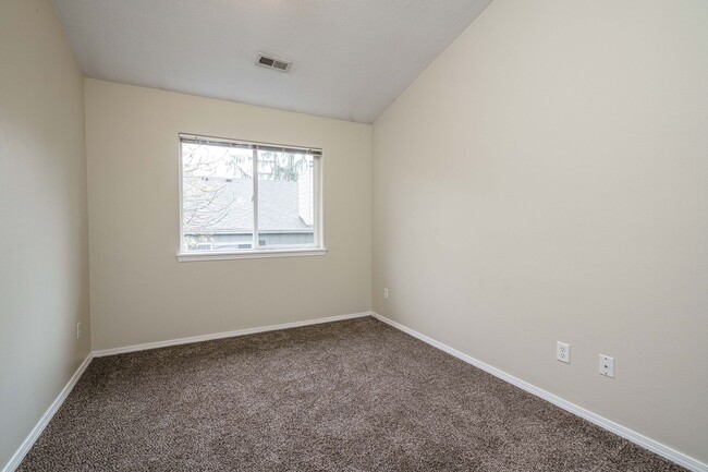 Building Photo - NO APPLICATION FEE: 3 Bedroom 2.5 Bath Tow...