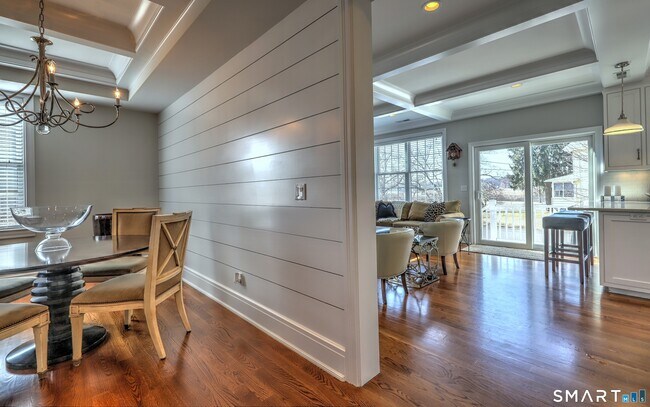 Building Photo - 30 Narrow St