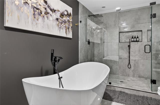 Building Photo - 6873 Greenwich Ln