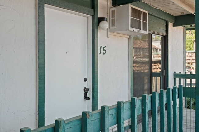 Building Photo - Spacious And Nicely Updated 2 bed 1 Bath Condo unit w/ full size laundry