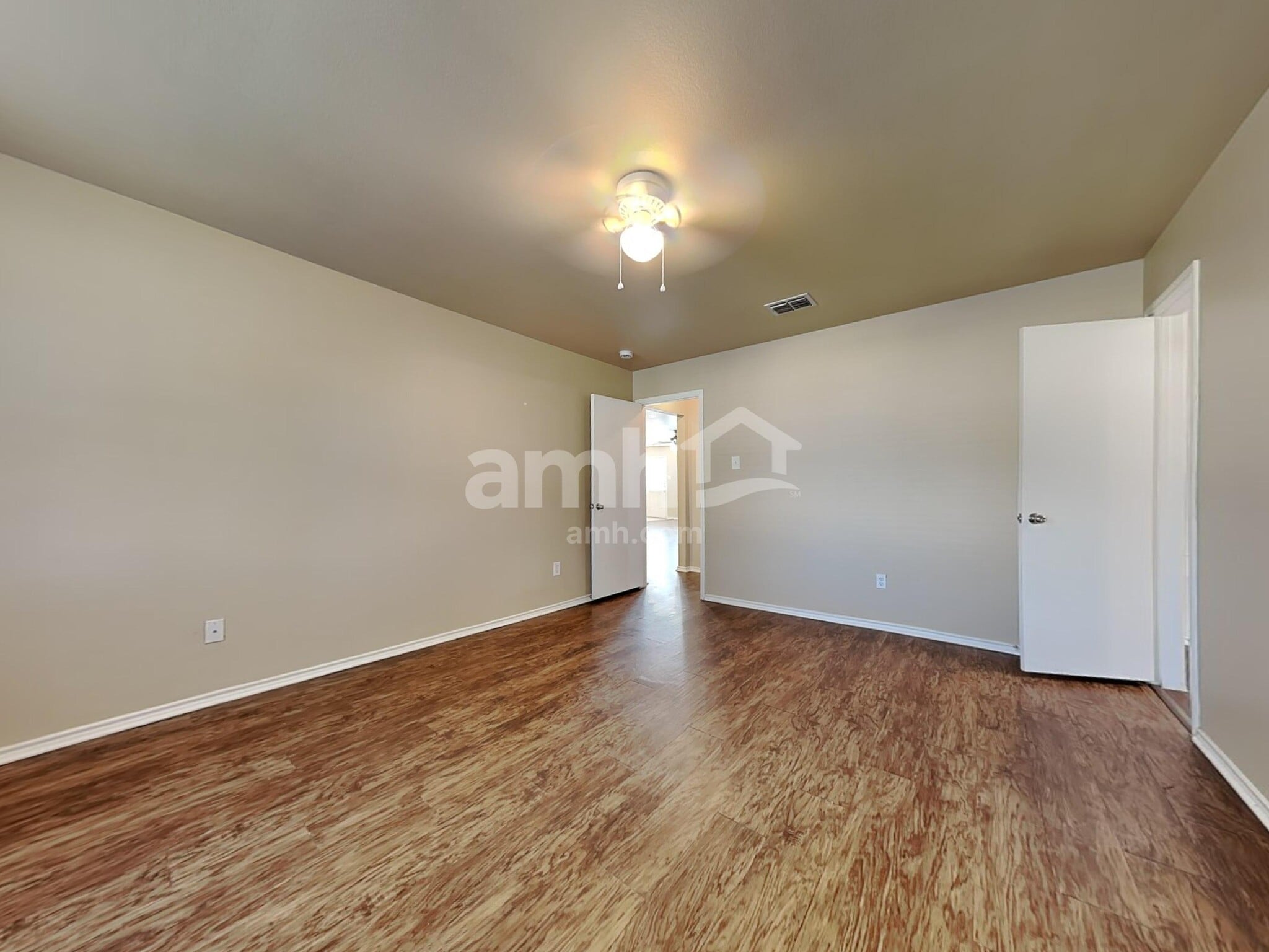 Building Photo - 2806 Lake Terrace Dr