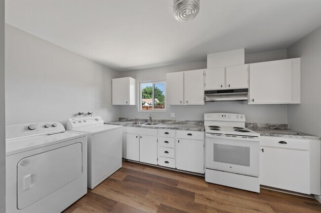 Building Photo - 2565 Pequop St