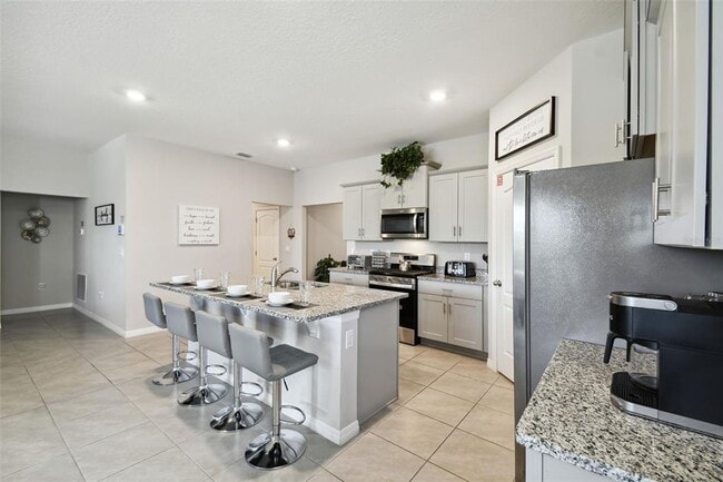 Building Photo - 7704 Oakmoss Loop