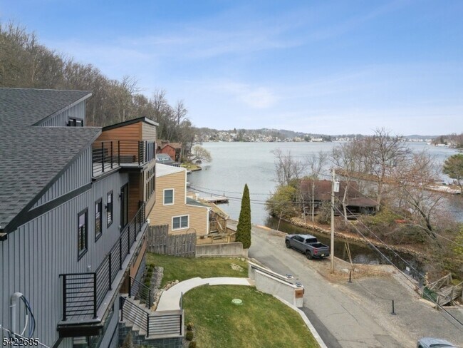 Building Photo - 301 Kingsland Rd