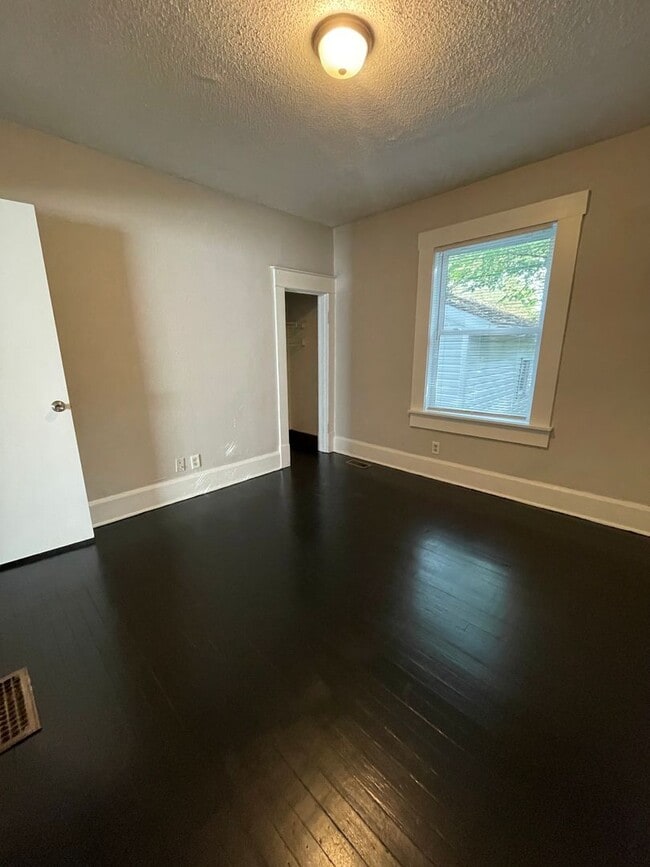 Building Photo - $200 off first months rent- Ball State Uni...
