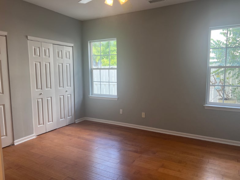 Building Photo - 6915 Beverly Springs Dr