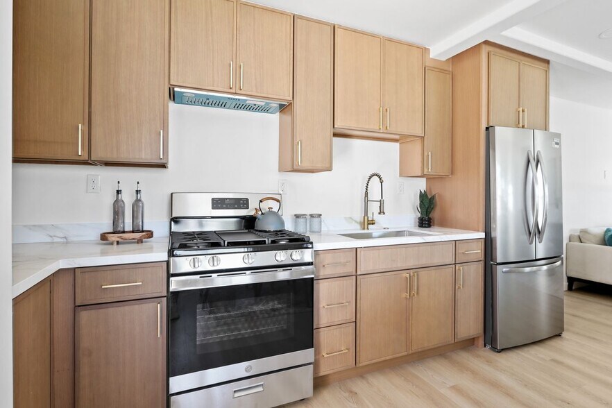 Building Photo - 1614 W 214th St