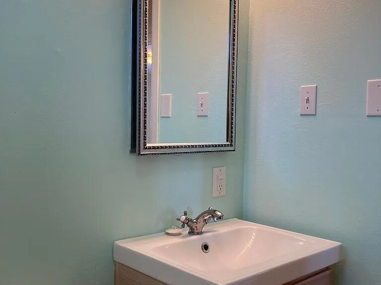 Building Photo - 401 Arnold St