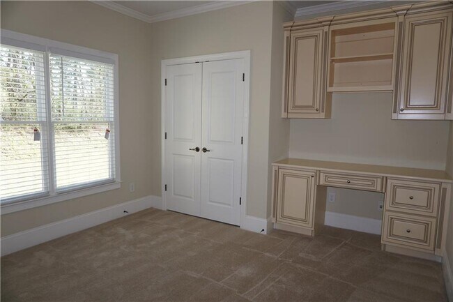 Building Photo - 2597 Stone Manor Dr NE