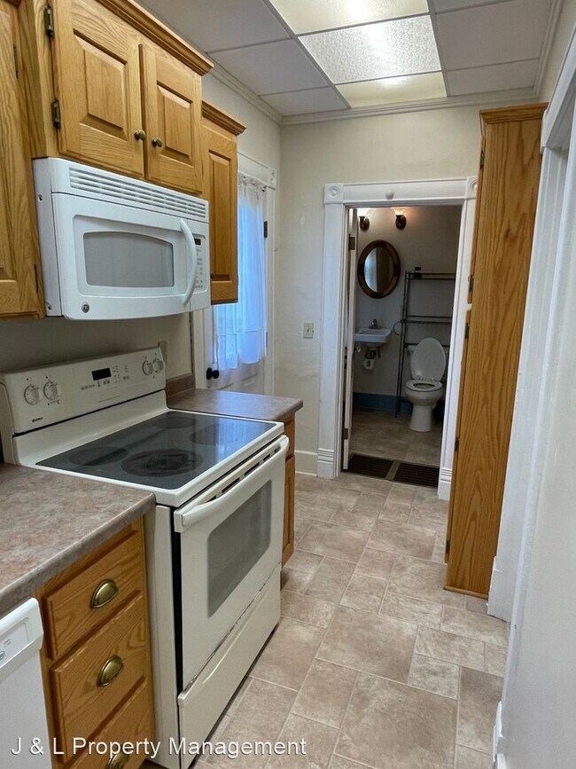 Building Photo - 2 br, 1.5 bath House - 202 Winona Street