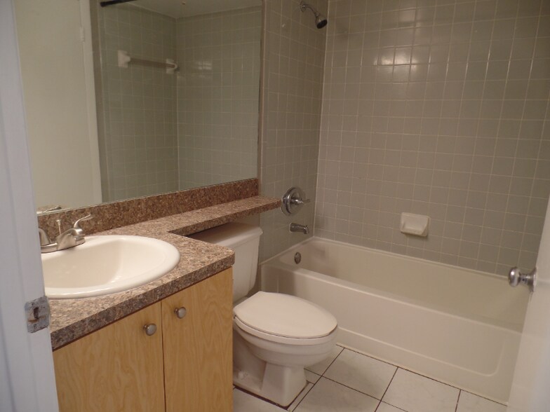 Building Photo - 2881 N Oakland Forest Dr