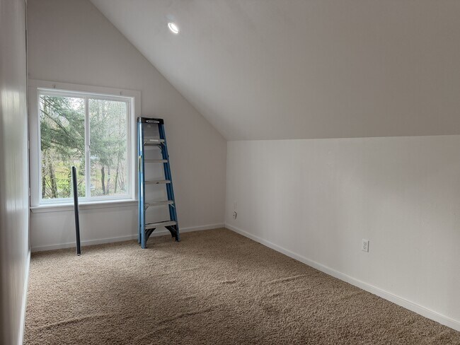 Building Photo - 1310 SE Fireweed Rd