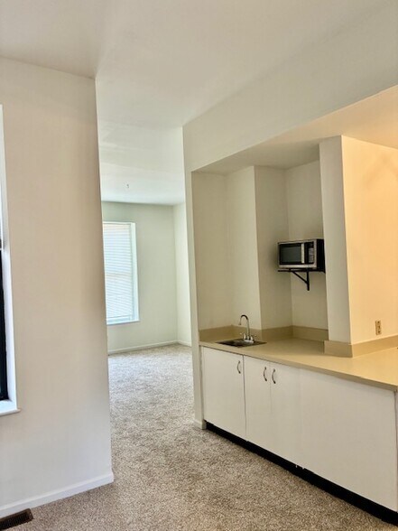 Building Photo - 2336 S 9th St