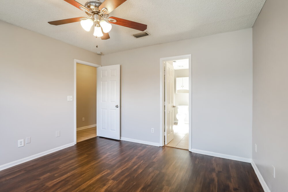 Building Photo - 2011 Cardiff Ln