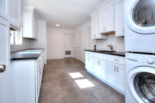 Building Photo - 208 Bayberry Ln