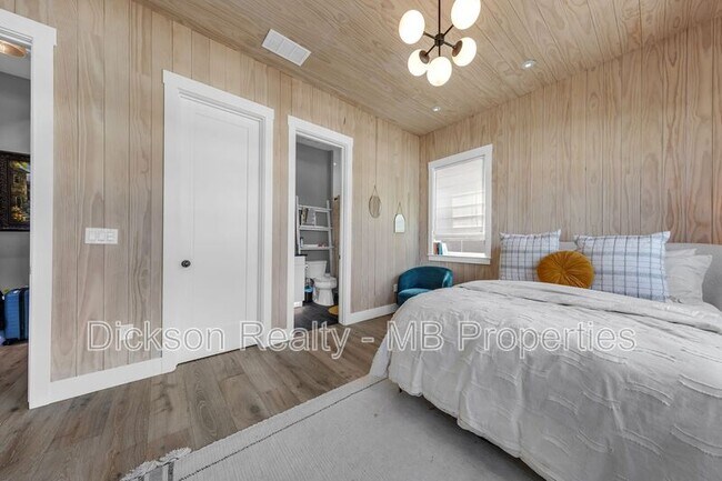 Building Photo - 6120 Triple Crown Dr