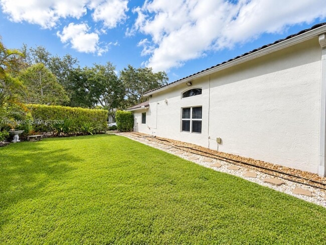 Building Photo - 2616 Oakbrook Ct