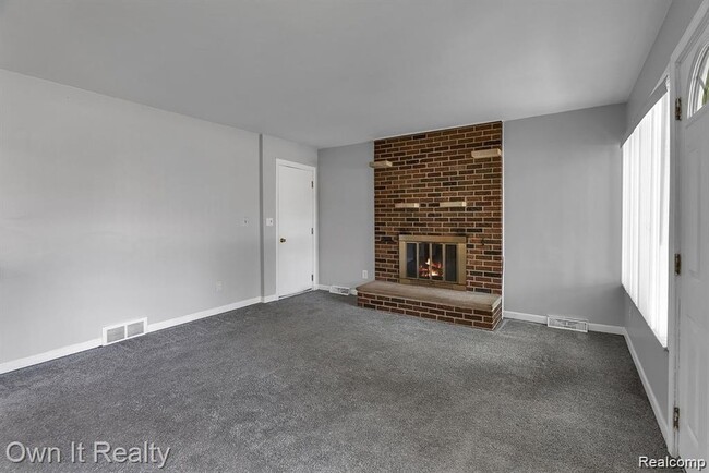 Building Photo - 20195 River Oaks Dr