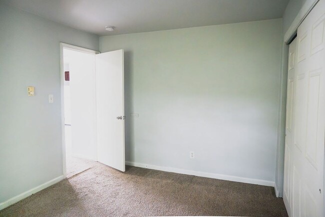 Building Photo - $100 OFF SPECIAL - Austin Street Homes - Comfort & Convenience Combined – 2BR Townhomes Now Leasing