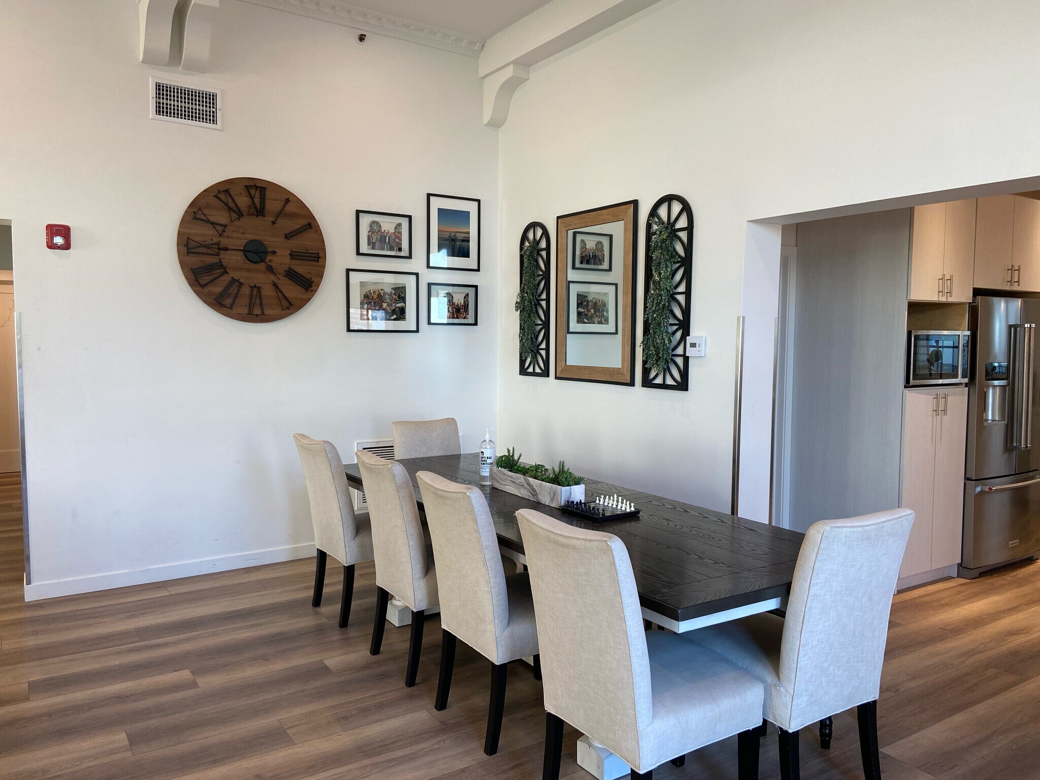 Building Photo - 626 Landfair Ave.