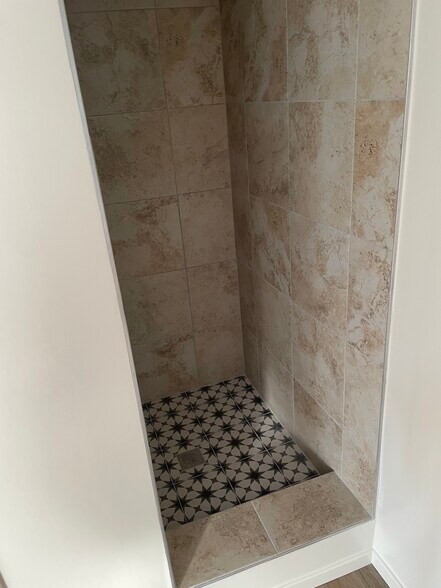 Updated shower - 1947 Caddington Dr