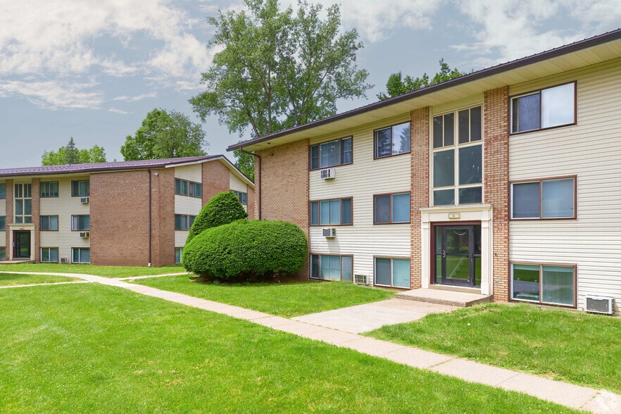 Apartment Building - Chili Garden Apartments