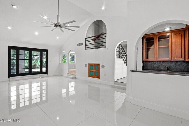 Building Photo - 5109 Memory Dr