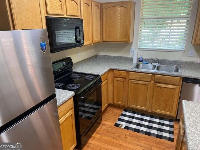 Building Photo - 2858 Parkway Close