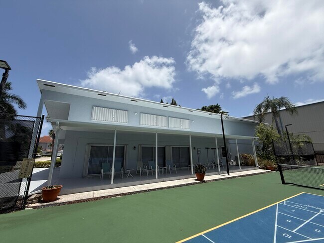Building Photo - 225 N Lakeshore Dr
